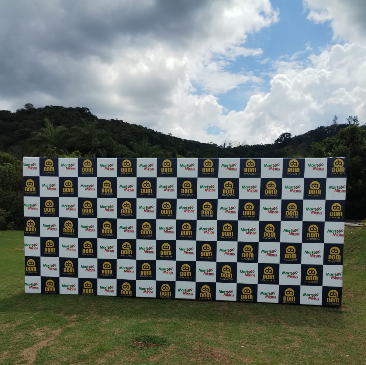 Backdrop em box truss para evento corporativo