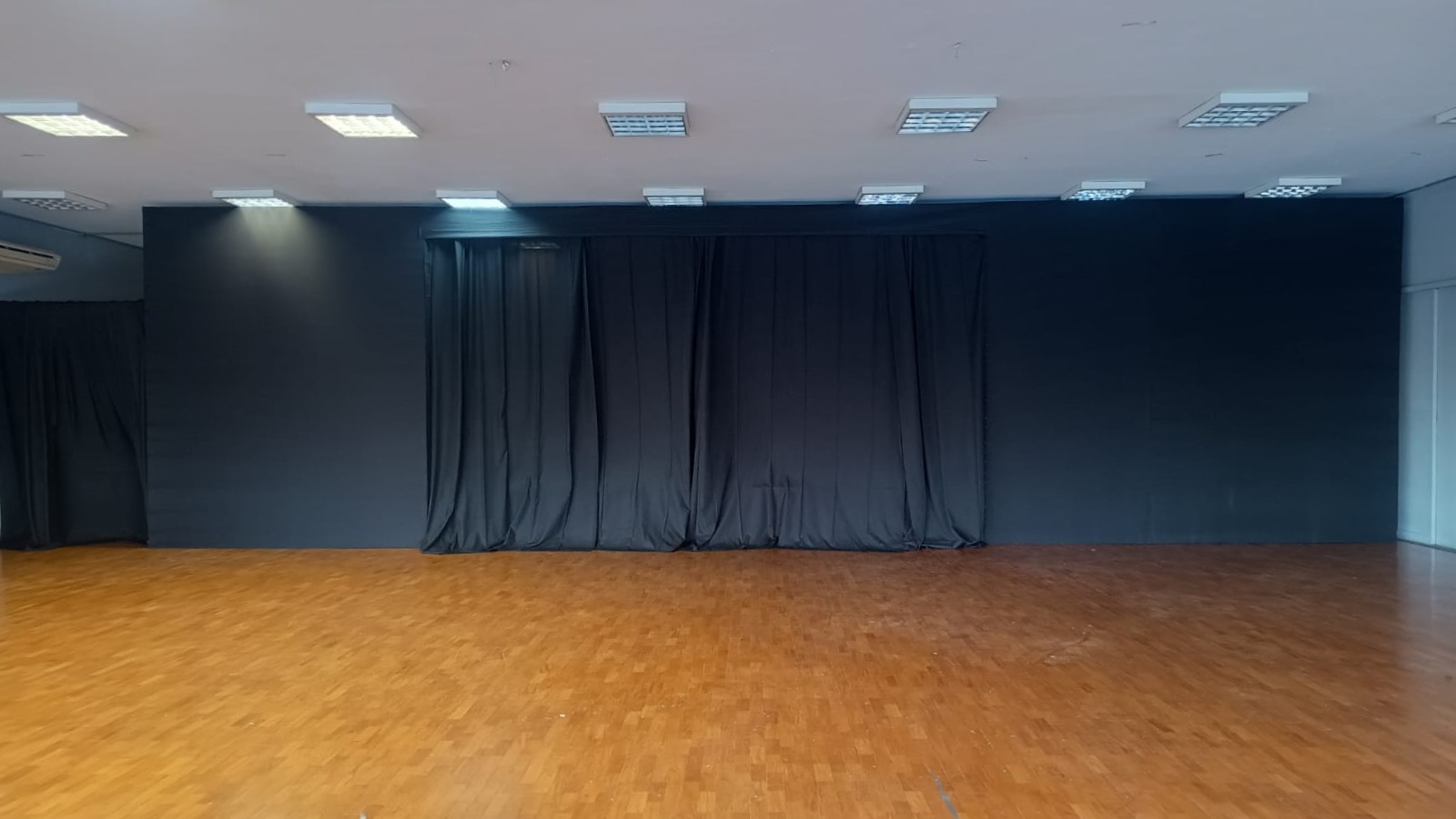 Cortinado para acabamento visual