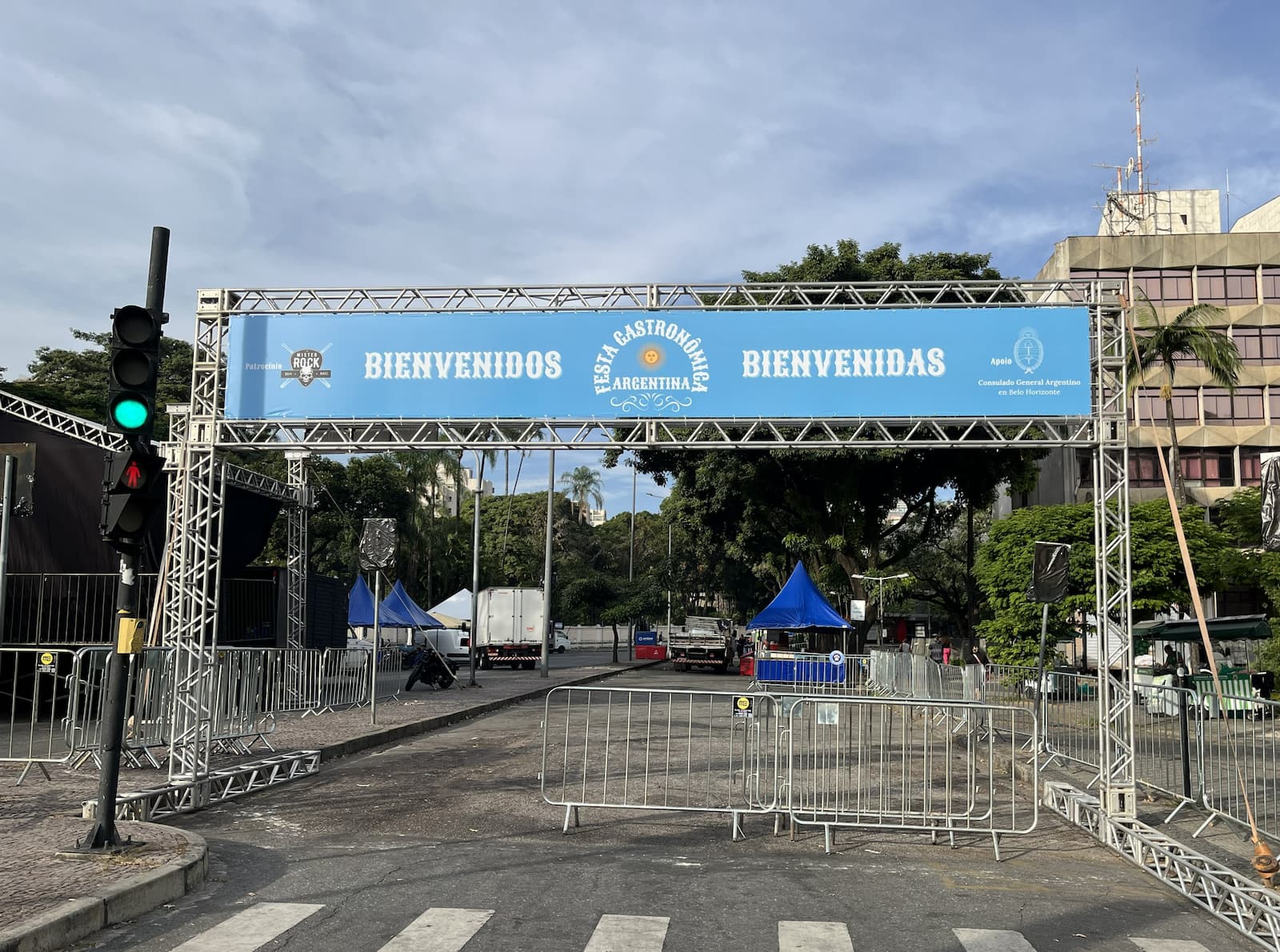 estrutura em box truss montada para evento corporativo