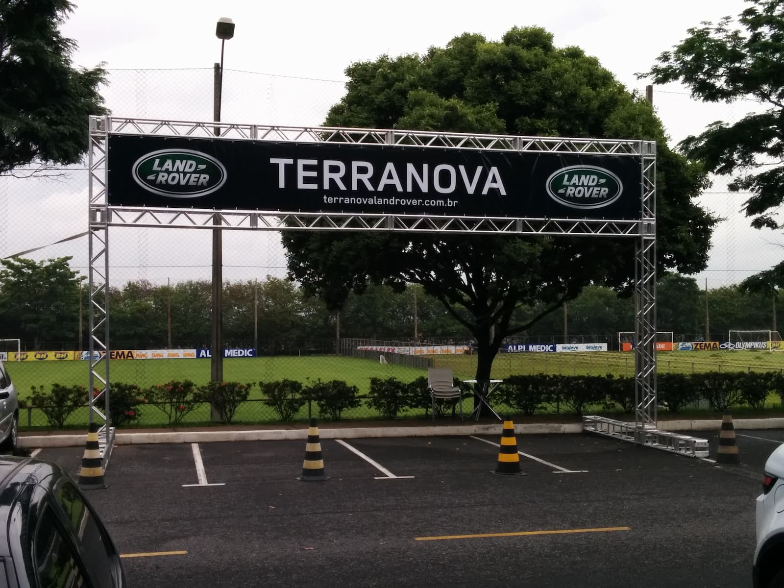 Pórtico em box truss para evento