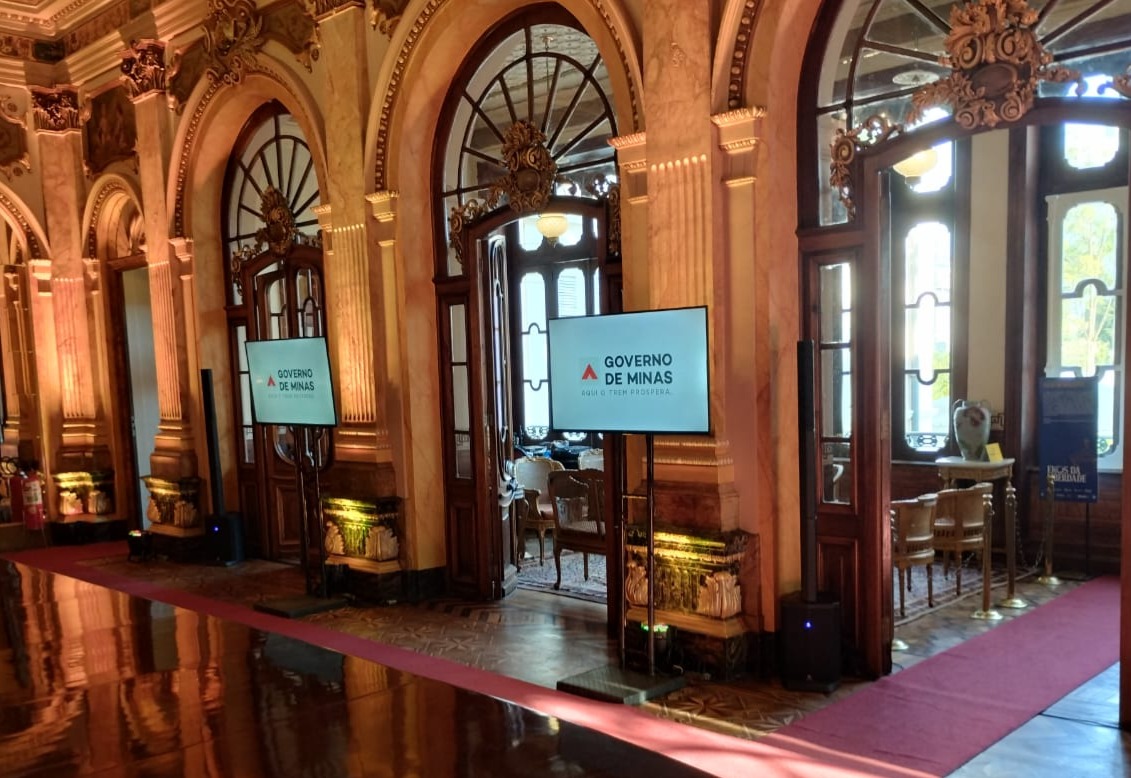 TV usada em estrutura de apoio para evento